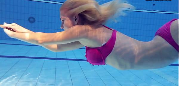  Elena Proklova spreading legs underwater